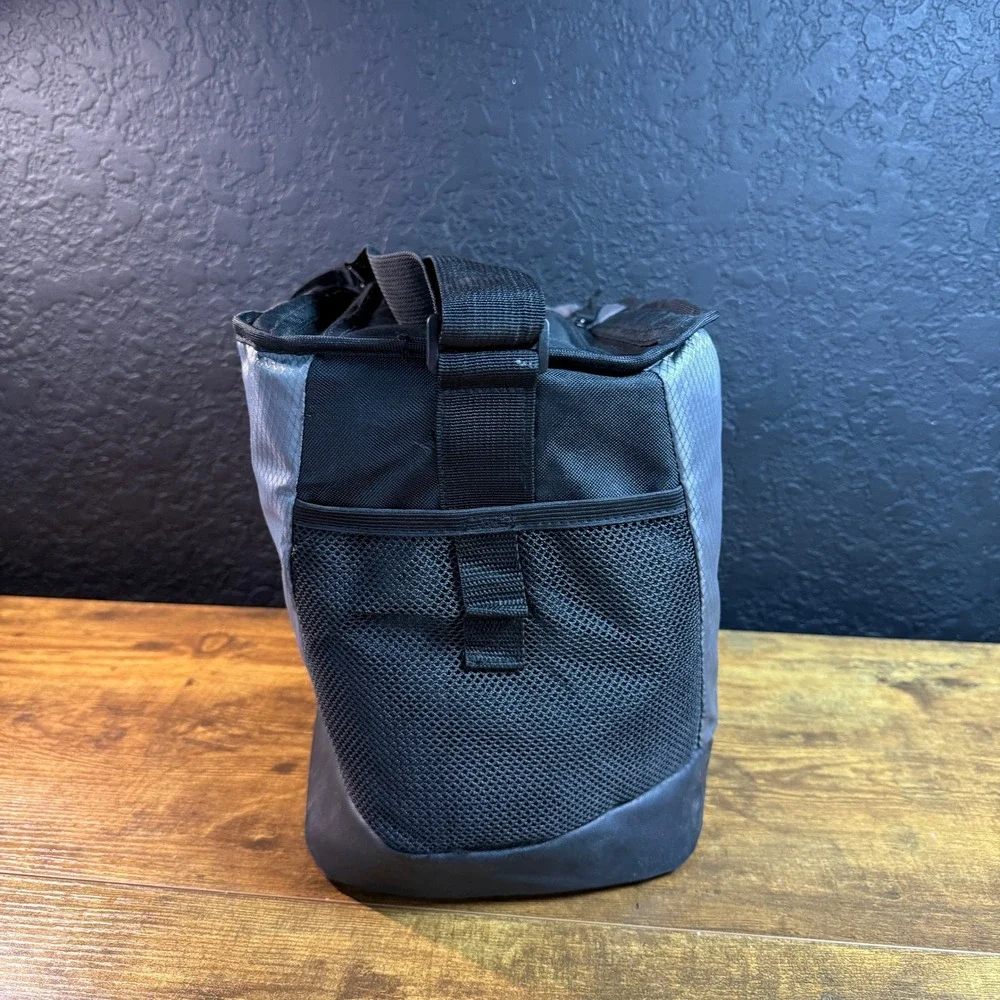 Igloo Corvette Racing C8 Gray Ripstop Insulated Cooler Bag Shoulder Strap OS